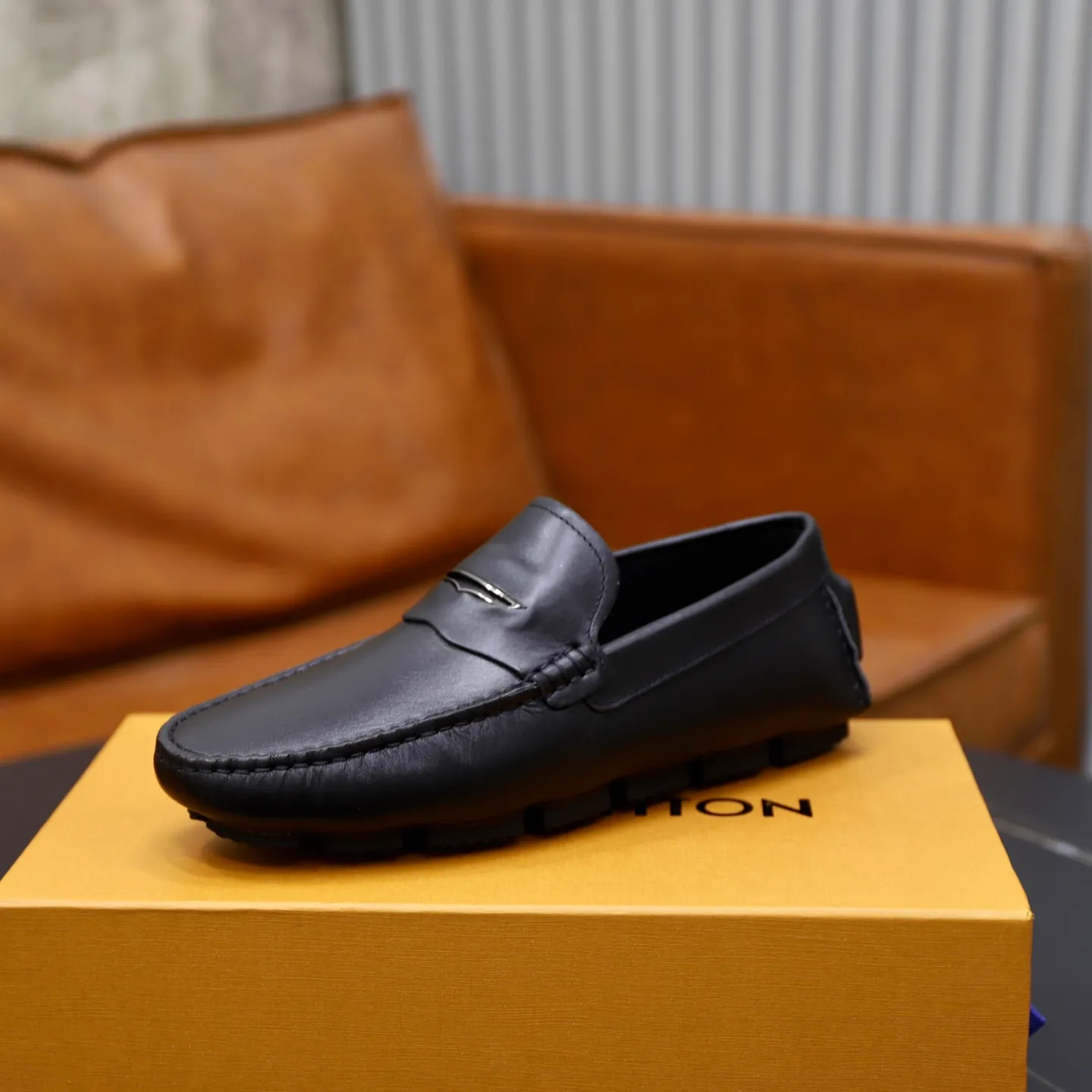 Ex-factory price: 480💰【LV】Louis Vuitton ⚠️High-end men’s driving and pedal series ⚠️38-44 (customized for 45) ⚠️All original cowhide leather! Thick and soft! Made entirely of calfskin lining! Rubber sheet anti-slip beanie sole! Three-dimensional package technology! Fashionable and classic! Handicrafts! Original high quality! Feel free to compare!